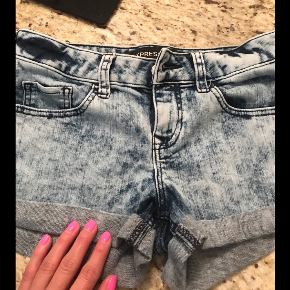 Express shorts size 2. Great condition.